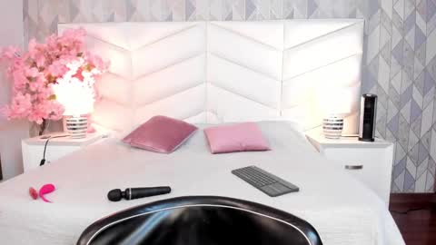 Snapshot of dulce_hiil_ chatting on February 20, 9:20 pm    Monday 5-2 am From Tuesday to Friday5-1 am Colombia time online show from February 20, 9:20 pm