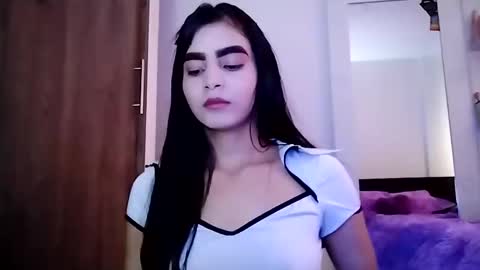 dulce_lucero online show from December 3, 5:55 pm