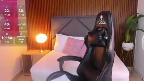 Snapshot of dulce_natyy chatting on January 5, 2:06 am N A T Y online show from January 5, 2:06 am