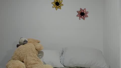 Dulce  online show from February 6, 1:32 pm