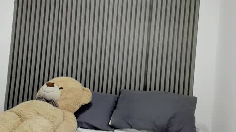 Dulce  online show from September 19, 1:54 pm