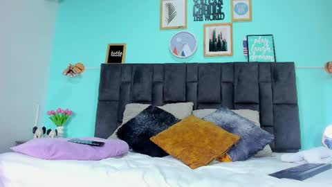 Snapshot of dulceaurora_ chatting on February 17, 2:09 am DULCE AURORA online show from February 17, 2:09 am