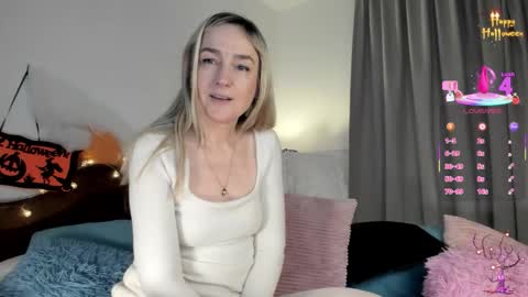 Snapshot of dulcejulia chatting on October 29, 11:07 pm Sweetnina online show from October 29, 11:07 pm