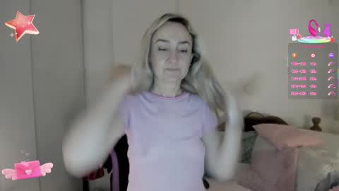 Snapshot of dulcejulia chatting on September 20, 10:08 pm Sweetnina online show from September 20, 10:08 pm