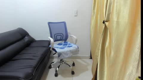 Snapshot of dulcemilf_ chatting on January 19, 1:43 am Dulce online show from January 19, 1:43 am