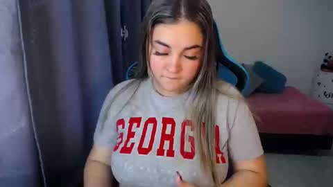 Snapshot of dumont_model chatting on December 14, 9:56 pm Nicole online show from December 14, 9:56 pm