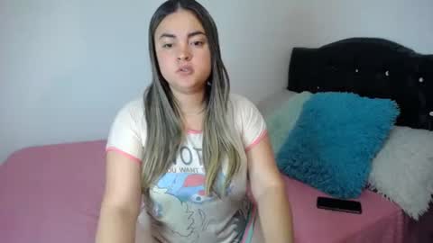 Snapshot of dumont_model chatting on February 24, 7:53 am Nicole online show from February 24, 7:53 am