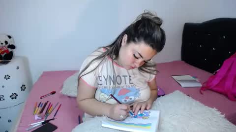 Snapshot of dumont_model chatting on February 10, 9:58 am Nicole online show from February 10, 9:58 am