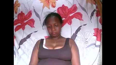 Snapshot of dyvah_sexy chatting on October 18, 8:50 am dyvah_sexy online show from October 18, 8:50 am