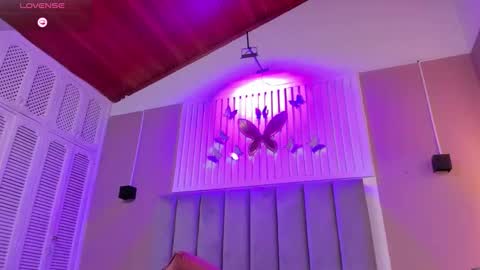 Snapshot of dyvis_22 chatting on October 23, 11:27 am Juana online show from October 23, 11:27 am