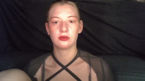 Lily online show from May 14, 9:15 am