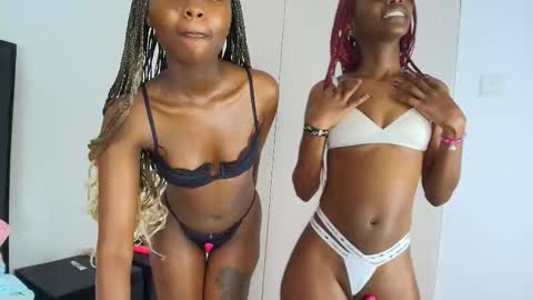 Snapshot of ebony_angelina chatting on September 21, 8:07 pm Angelina online show from September 21, 8:07 pm