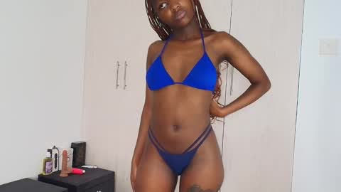 Snapshot of ebony_angelina chatting on October 10, 8:19 am Angelina online show from October 10, 8:19 am