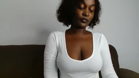 Snapshot of ebony_ghoddes chatting on October 18, 7:00 am ebony online show from October 18, 7:00 am