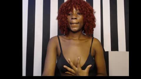 Snapshot of ebony_petitequeen chatting on October 2, 12:37 am Ella online show from October 2, 12:37 am