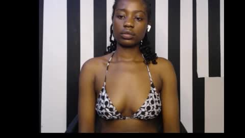 Snapshot of ebony_petitequeen chatting on September 23, 10:08 pm Ella online show from September 23, 10:08 pm