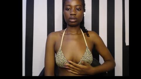 Snapshot of ebony_petitequeen chatting on September 21, 9:02 pm Ella online show from September 21, 9:02 pm