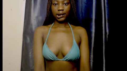 Snapshot of ebony_petitequeen chatting on October 18, 9:45 am Ella online show from October 18, 9:45 am