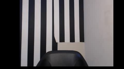 Snapshot of ebony_petitequeen chatting on October 25, 10:01 am Ella online show from October 25, 10:01 am