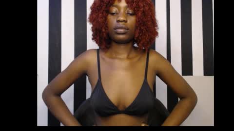 Snapshot of ebony_petitequeen chatting on September 30, 12:16 am Ella online show from September 30, 12:16 am