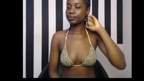 Snapshot of ebony_petitequeen chatting on October 8, 7:18 pm Ella online show from October 8, 7:18 pm