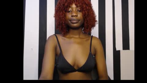 Snapshot of ebony_petitequeen chatting on September 28, 11:21 pm Ella online show from September 28, 11:21 pm