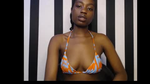 Snapshot of ebony_petitequeen chatting on September 18, 8:07 pm Ella online show from September 18, 8:07 pm