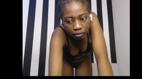 Snapshot of ebony_petitequeen chatting on October 9, 9:41 pm Ella online show from October 9, 9:41 pm