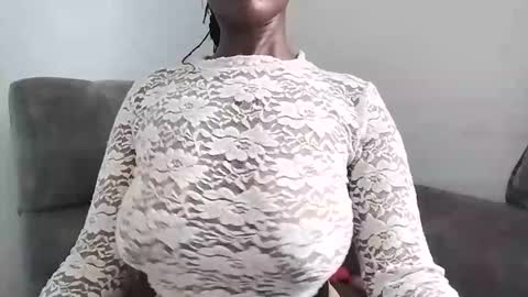 Snapshot of ebonycandymelani chatting on February 3, 8:24 am Ebony Melanie online show from February 3, 8:24 am