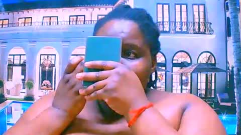 Snapshot of ebonyhotbuns4u2luv chatting on October 1, 8:19 am ebonyhotbuns4u2luv online show from October 1, 8:19 am