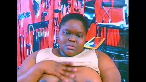 Snapshot of ebonyhotbuns4u2luv chatting on October 25, 8:33 am ebonyhotbuns4u2luv online show from October 25, 8:33 am