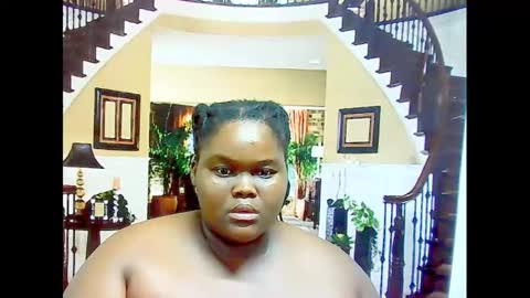 ebonyhotbuns4u2luv online show from February 18, 6:39 pm