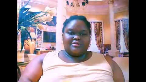Snapshot of ebonyhotbuns4u2luv chatting on September 18, 7:01 pm ebonyhotbuns4u2luv online show from September 18, 7:01 pm