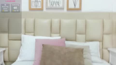 Snapshot of ebonyludovica chatting on October 22, 3:44 am Ludovica online show from October 22, 3:44 am