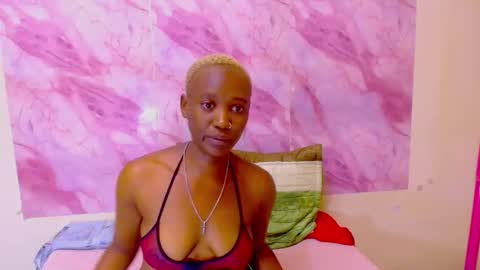 Snapshot of ebonyolive69 chatting on October 26, 1:34 am Cindy online show from October 26, 1:34 am