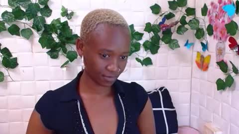 Snapshot of ebonyolive69 chatting on October 27, 5:25 am Cindy online show from October 27, 5:25 am