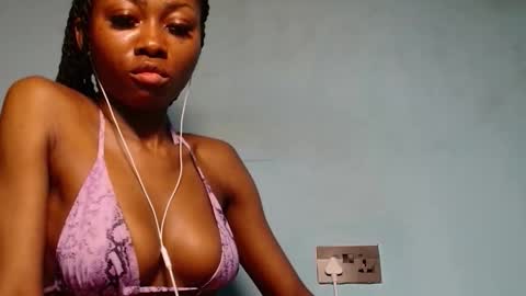 Snapshot of ebonyxxbabe chatting on October 29, 8:40 am ebonyxxbabe online show from October 29, 8:40 am