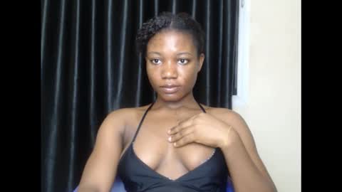 Snapshot of ebonyxxbae chatting on October 19, 12:01 am ebonyxxbae online show from October 19, 12:01 am