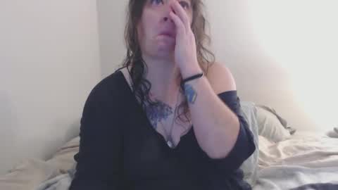 Snapshot of echosol17 chatting on October 28, 12:55 pm Weird Echo online show from October 28, 12:55 pm