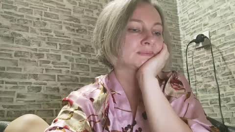 edithmanning online show from December 12, 7:37 pm