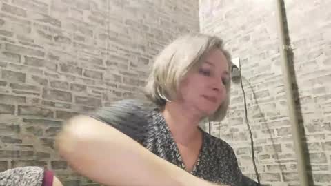 edithmanning online show from December 17, 5:15 pm