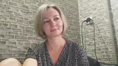 edithmanning online show from December 17, 6:24 am