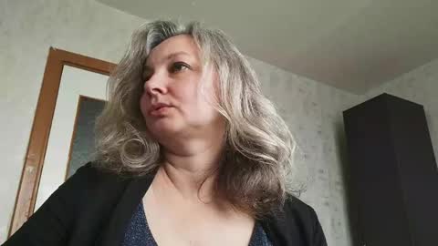 edithmanning online show from June 2, 7:42 am