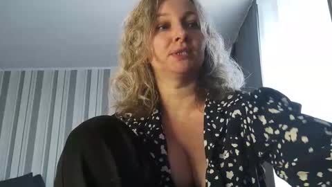 edithmanning online show from February 26, 9:08 am