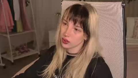 EVA NON NUDE online show from June 16, 4:19 pm