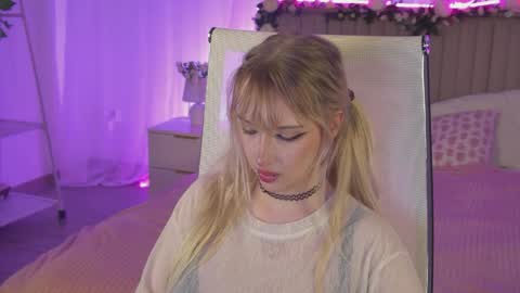 EVA NON NUDE online show from May 6, 4:44 pm