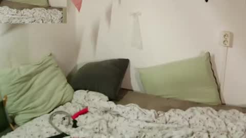 Snapshot of effa__laska chatting on October 9, 10:58 pm effa__laska online show from October 9, 10:58 pm