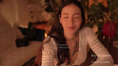 Snapshot of effylowell_ chatting on September 16, 2:08 am Effy online show from September 16, 2:08 am