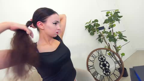 Snapshot of ehotlovea chatting on December 14, 12:01 am Erik and Alice online show from December 14, 12:01 am