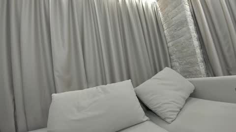 Snapshot of ehotlovea chatting on October 20, 1:19 am Erik and Alice online show from October 20, 1:19 am